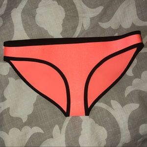 Triangl coral bottoms